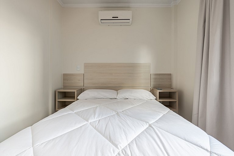 Apto c/varanda a 4min da praia de Bombas COL102