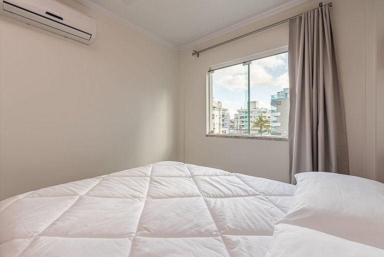 Apto c/varanda a 4min da praia de Bombas COL102