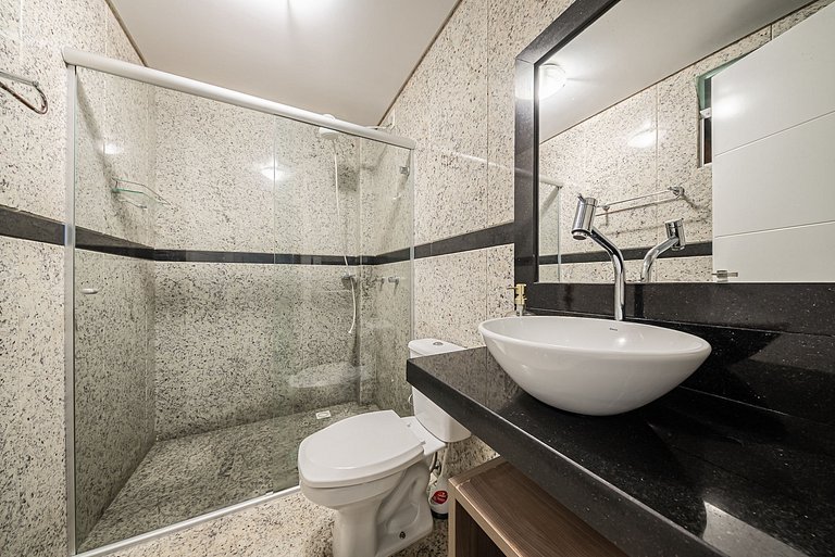 Apto c/varanda a 4min da praia de Bombas COL102