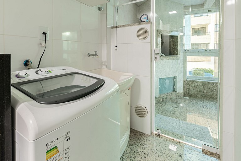 Apto c/varanda a 4min da praia de Bombas COL102