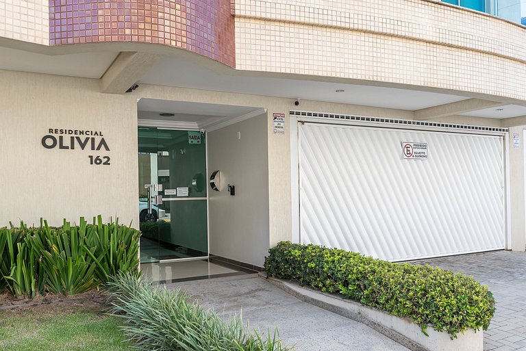 Apto c/varanda a 4min da praia de Bombas COL102