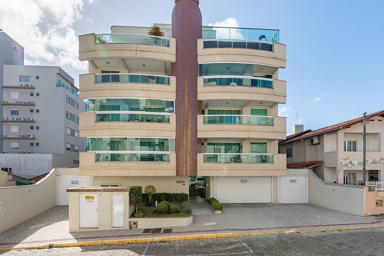 Apto c/varanda a 4min da praia de Bombas COL102