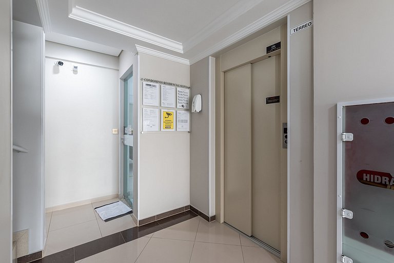 Apto c/varanda a 4min da praia de Bombas COL102