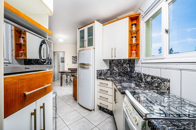 Apto c/churrasq a 10min da praia de Jurerê RFL203