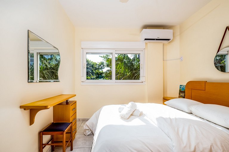 Apto c/churrasq a 10min da praia de Jurerê RFL203