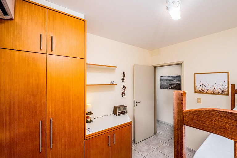 Apto c/churrasq a 10min da praia de Jurerê RFL203