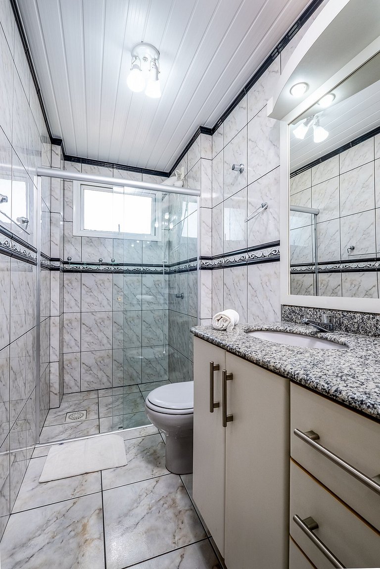 Apto c/churrasq a 10min da praia de Jurerê RFL203