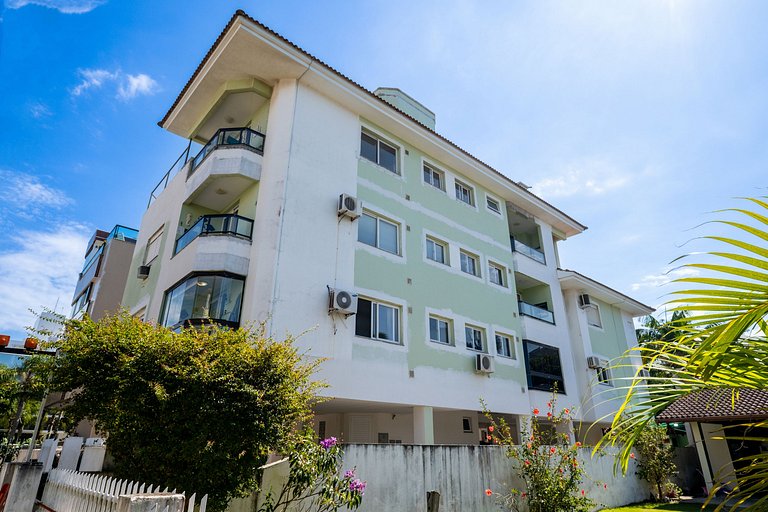 Apto c/churrasq a 10min da praia de Jurerê RFL203