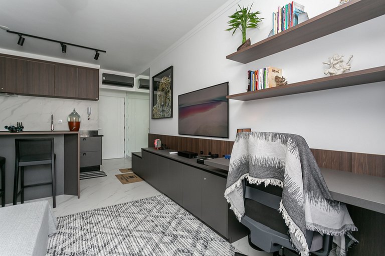 Belo studio em cond. com vista para a praia IRB203