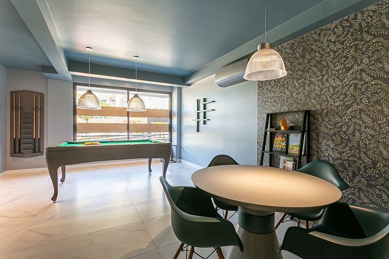 Belo studio em cond. com vista para a praia IRB203