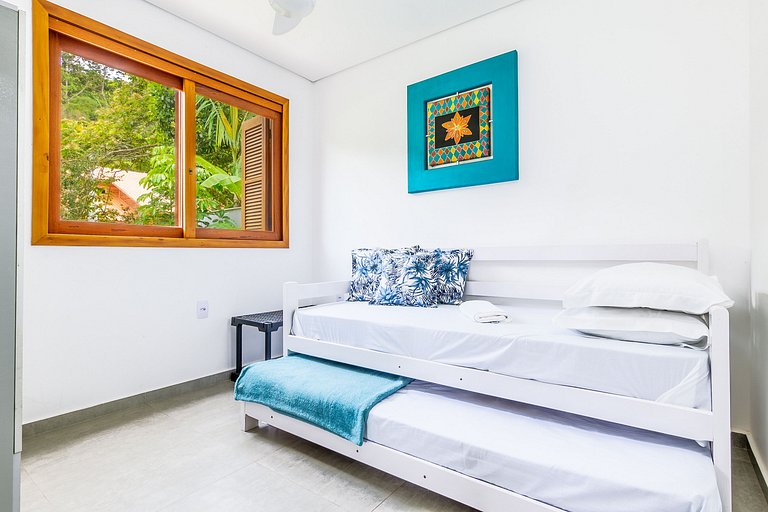 Charmosa casa p/ famílias em Mariscal RJU8301