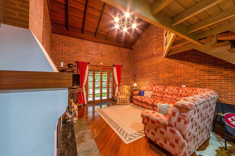 Bela casa estilo chalé em Canela RCF160