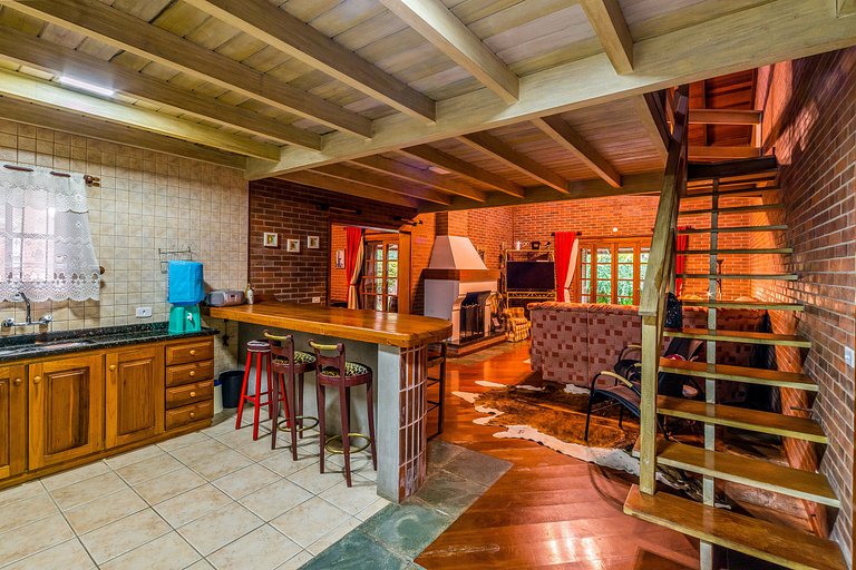 Bela casa estilo chalé em Canela RCF160