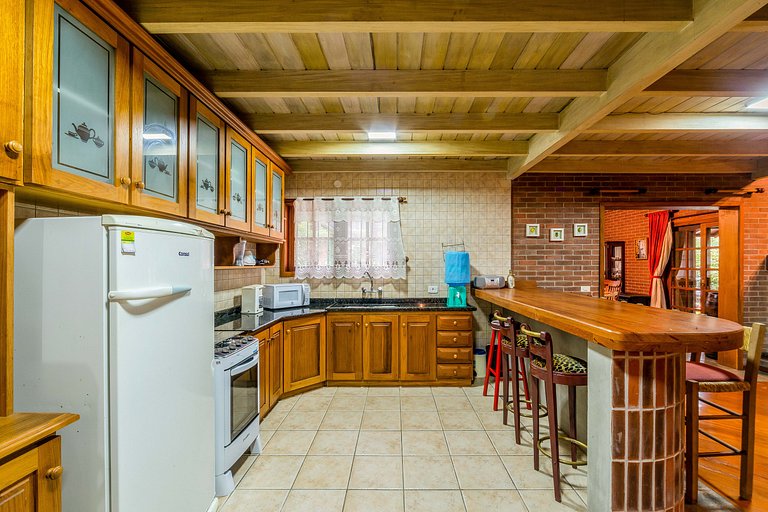 Bela casa estilo chalé em Canela RCF160