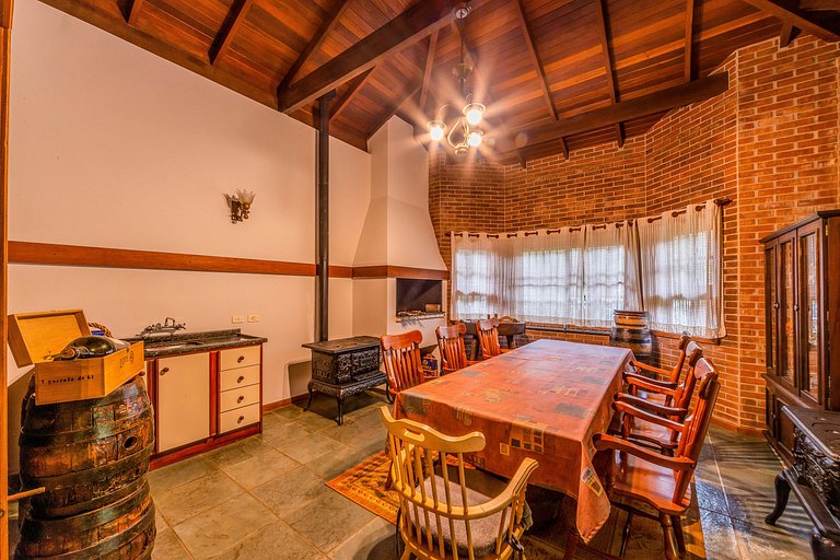 Bela casa estilo chalé em Canela RCF160