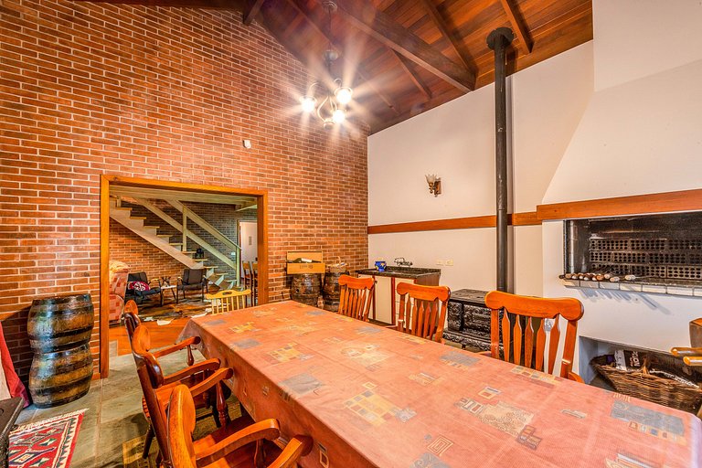 Bela casa estilo chalé em Canela RCF160