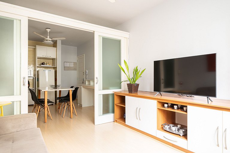 Otimo apto no centro de BC a 250m do mar ECP055