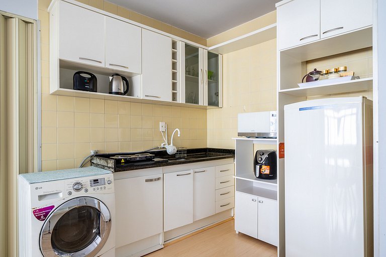 Otimo apto no centro de BC a 250m do mar ECP055