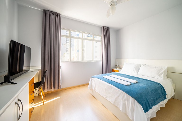 Otimo apto no centro de BC a 250m do mar ECP055