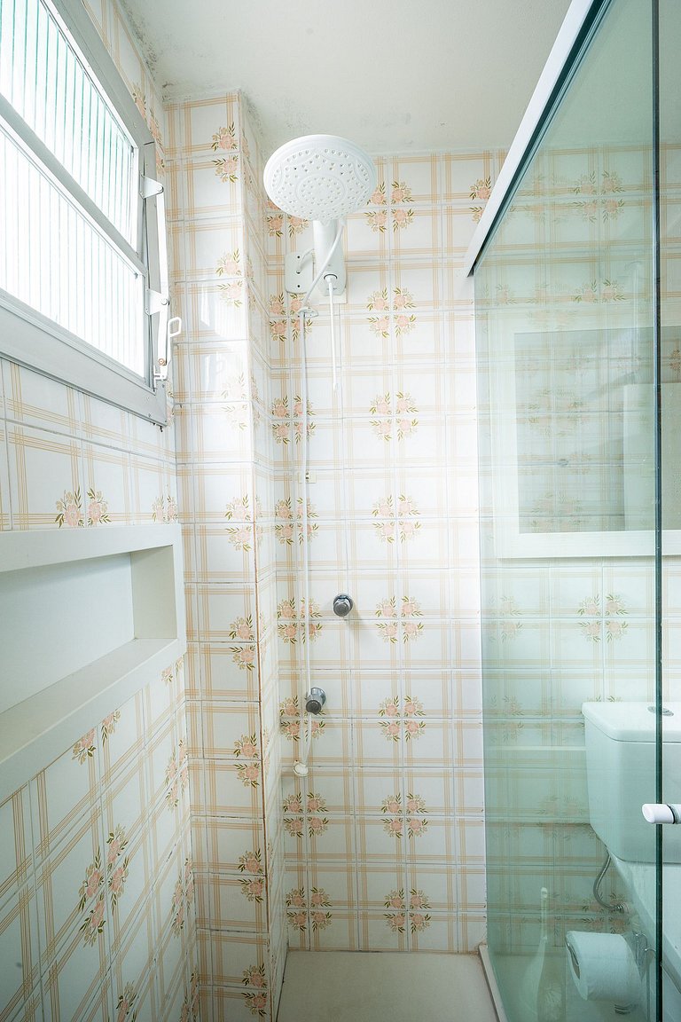 Otimo apto no centro de BC a 250m do mar ECP055