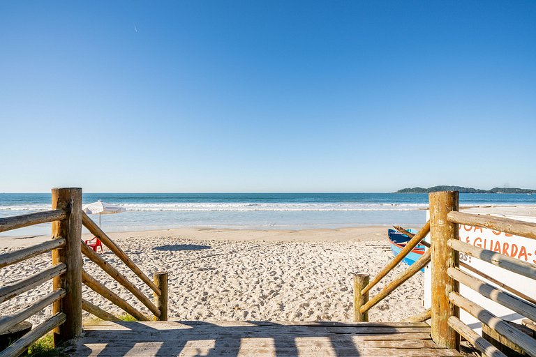 Piso con suite y playa en Bombas ROS001