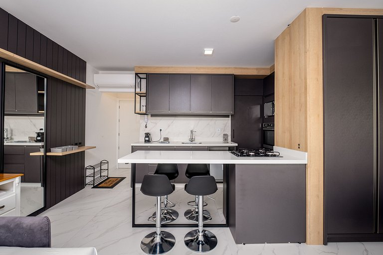 Estudio de alto estándar en Floripa IRB205