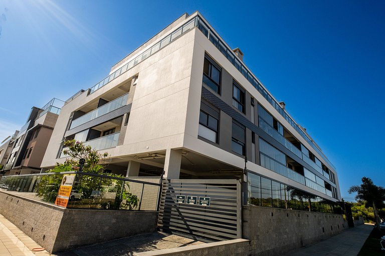 Estudio de alto estándar en Floripa IRB205