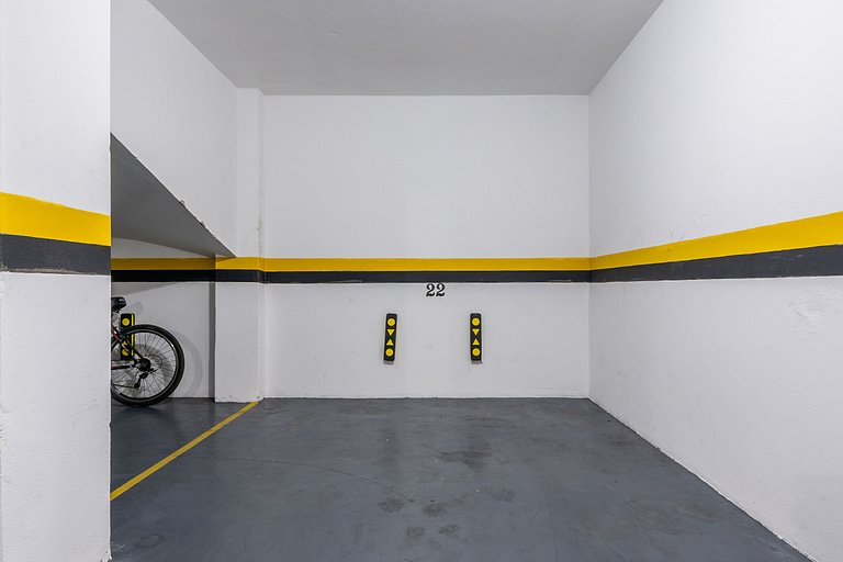 Apto c/varanda e churrasq a 110m do mar ESA901