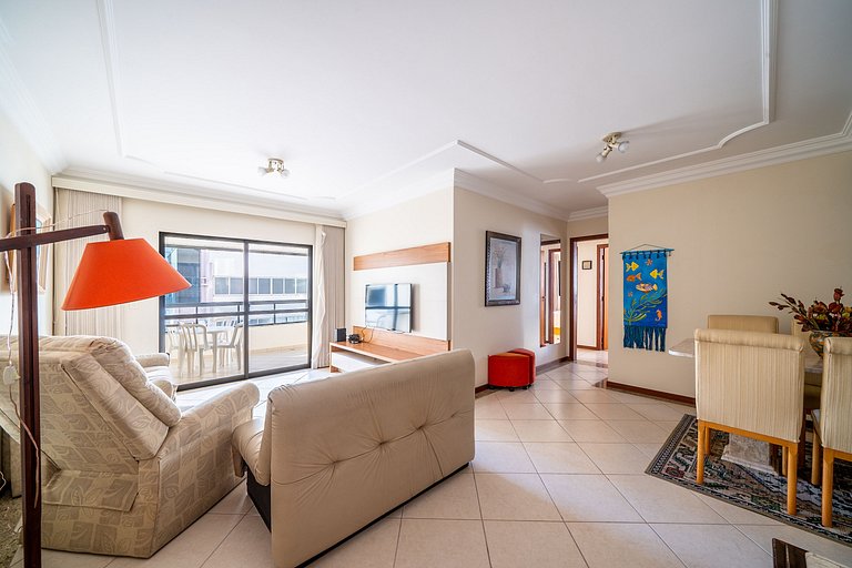 Apto c/varanda e churrasq a 110m do mar ESA901