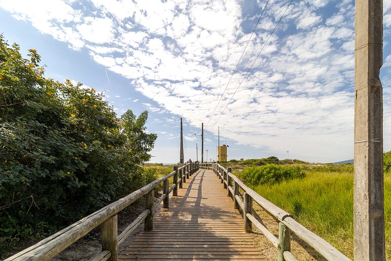 Apto com sacada a poucos metros da Praia VIN202
