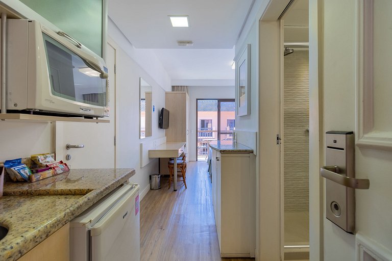 Studio em Jurerê melhor resort pé na areia JBV464 Seazone