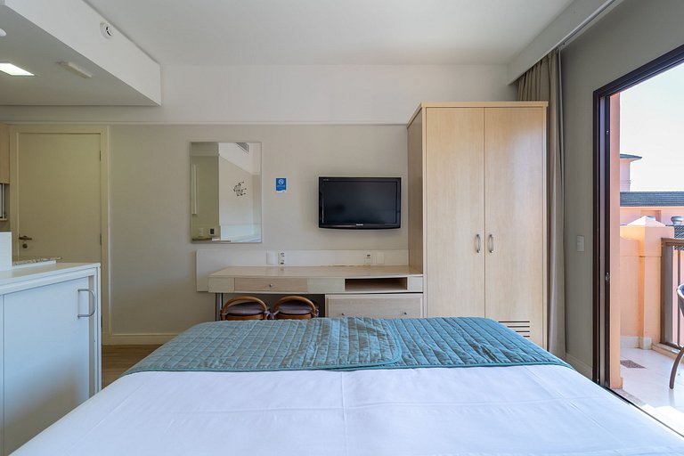 Studio em Jurerê melhor resort pé na areia JBV464 Seazone