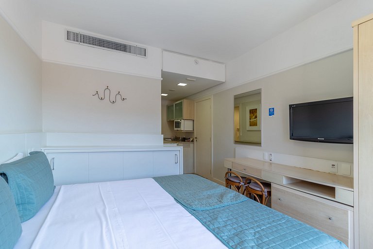 Studio em Jurerê melhor resort pé na areia JBV464 Seazone