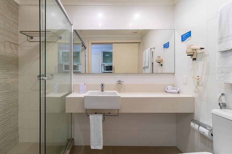 Studio em Jurerê melhor resort pé na areia JBV464 Seazone