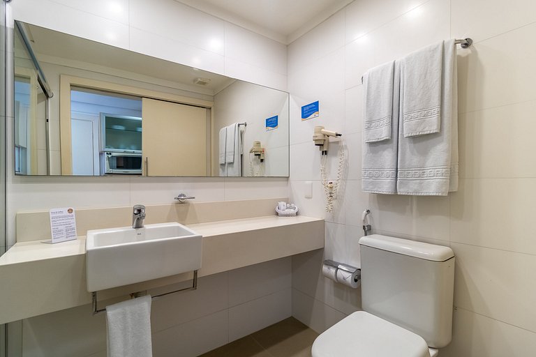 Studio em Jurerê melhor resort pé na areia JBV464 Seazone