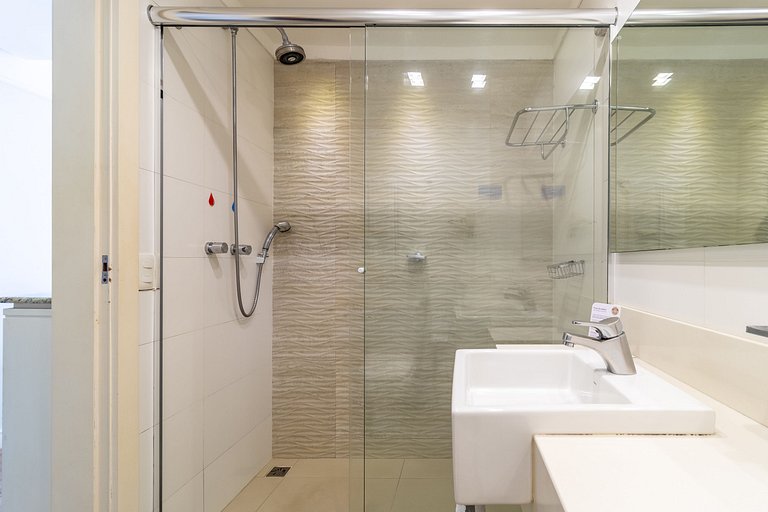 Studio em Jurerê melhor resort pé na areia JBV464 Seazone