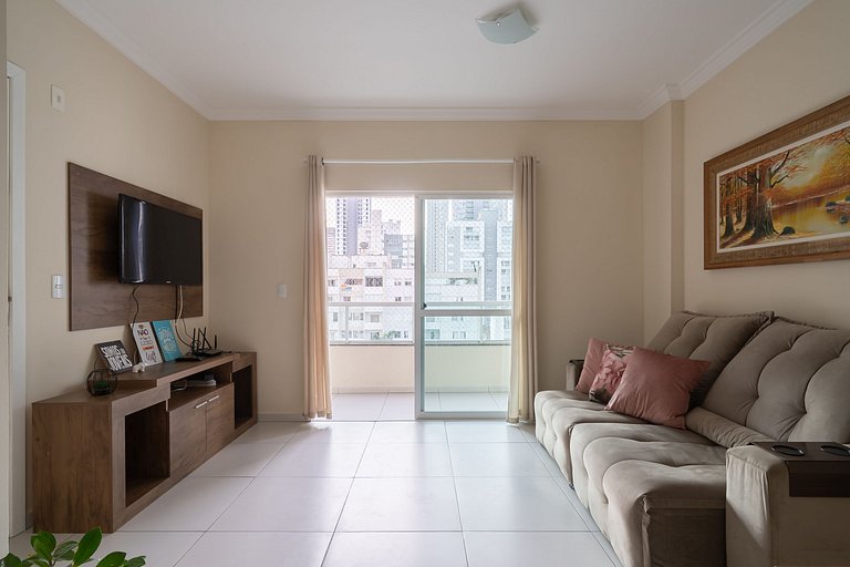 Lindo apto bem localizado a 2 min da praia ELM701