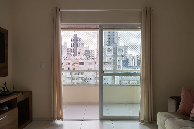 Lindo apto bem localizado a 2 min da praia ELM701