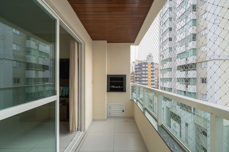 Lindo apto bem localizado a 2 min da praia ELM701