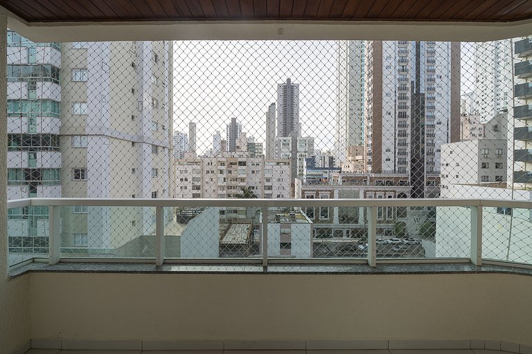 Lindo apto bem localizado a 2 min da praia ELM701