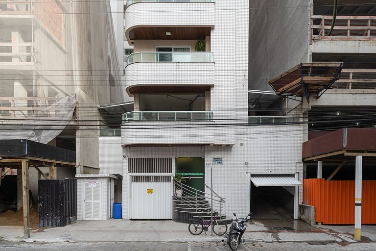 Lindo apto bem localizado a 2 min da praia ELM701