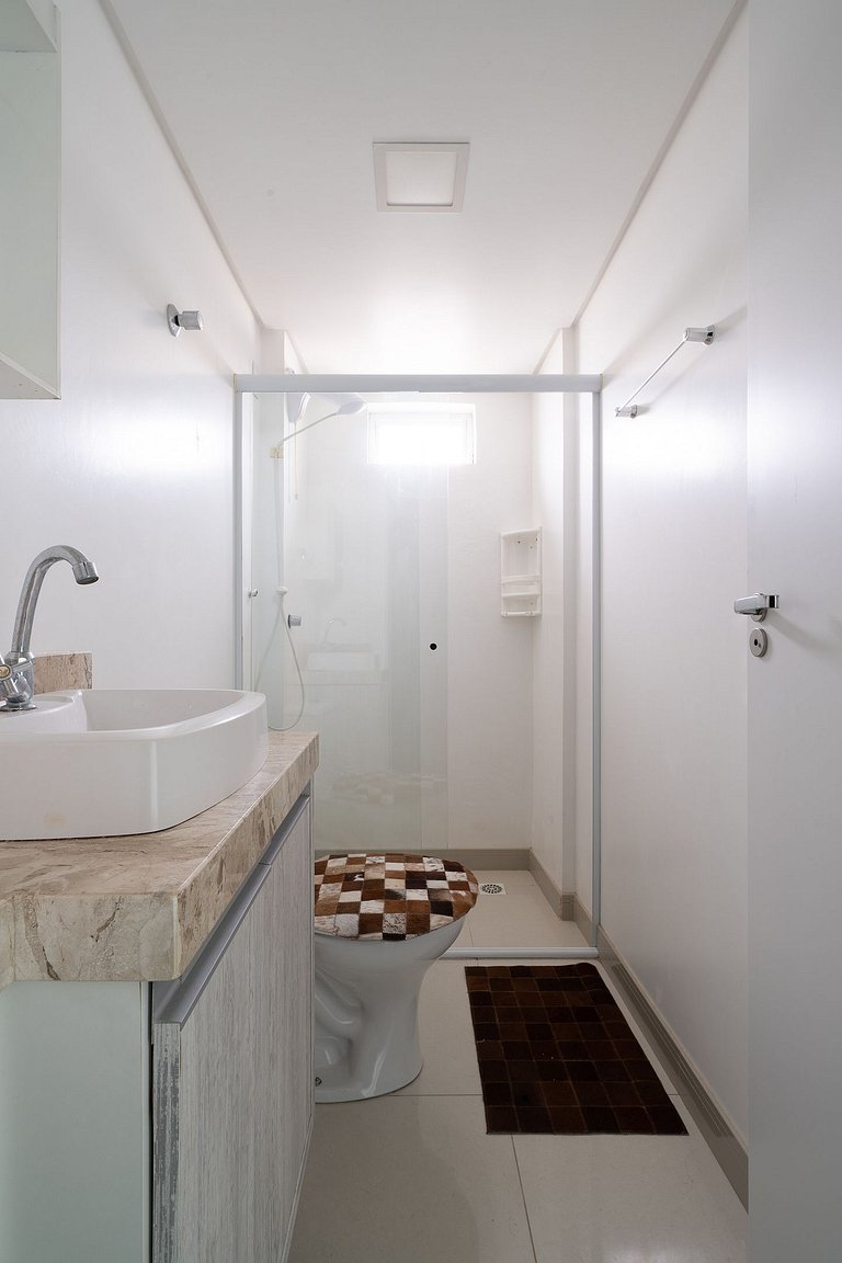 Apto prox a praia e com churrasqueira IBL103