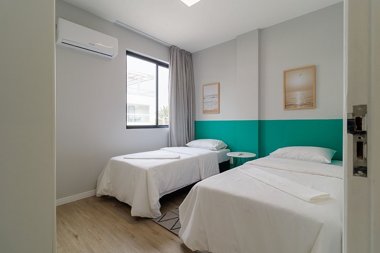 Tranquilo paseo marítimo con vistas a la isla CCA201