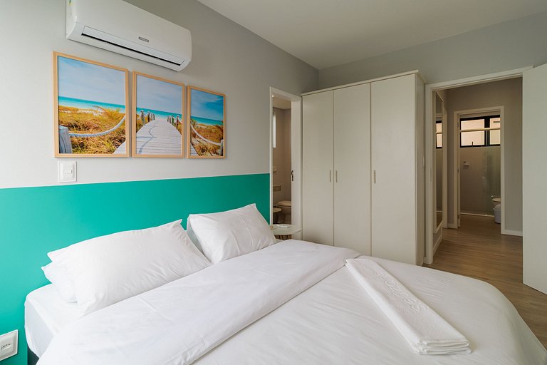 Tranquilo paseo marítimo con vistas a la isla CCA201