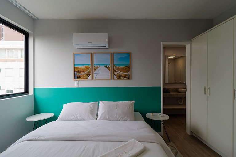 Tranquilo paseo marítimo con vistas a la isla CCA201