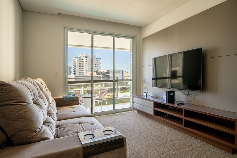 Apto charmoso c/ varanda a 150m da praia ABC403