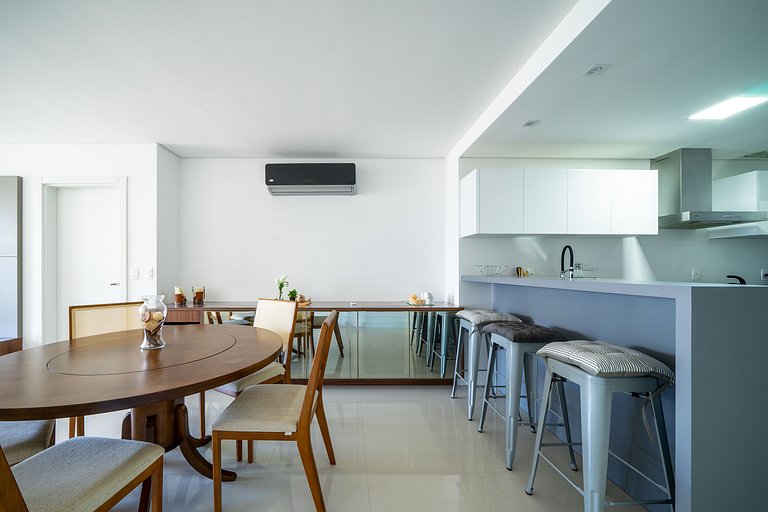 Apto charmoso c/ varanda a 150m da praia ABC403