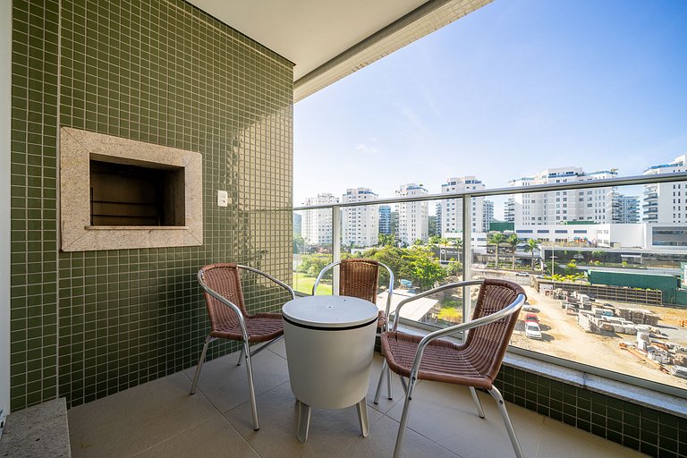 Apto charmoso c/ varanda a 150m da praia ABC403