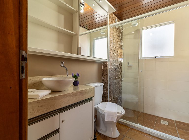 Apto a 2 minutos do mar em Canasvieiras-SC RBA201