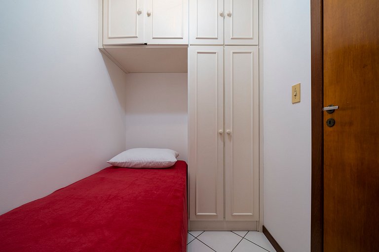 Apto prox a Praia Central em Balneário SC IAP213